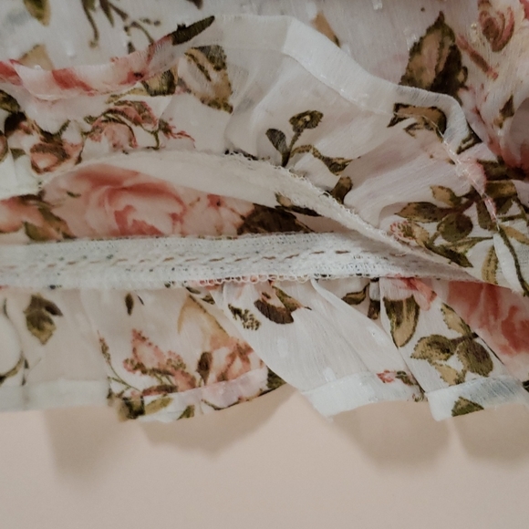 Cute floral crop top❤ - Picture 4 of 6